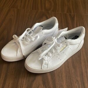 Women’s 6 Adidas Sneakers White Sleek Trendy